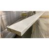 Image 4 : 1 LIFT OF MOULDING TRIM WITH POLAR WHITE PAINTED FINISH APPROX 7' LENGTHS, 3,024 FT TOTAL