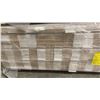 Image 2 : 1 LIFT OF BASEBOARD/TRIM MOULDING WITH BRITE WHITE EMBOSSED WOOD FINISH- APPROX 7' LENGTHS,