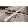 Image 3 : 1 LIFT OF BASEBOARD/TRIM MOULDING WITH BRITE WHITE EMBOSSED WOOD FINISH- APPROX 7' LENGTHS,