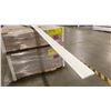 Image 2 : 1 LIFT OF BASEBOARD/TRIM MOULDING WITH BRITE WHITE EMBOSSED WOOD FINISH- APPROX 16 LENGTHS,