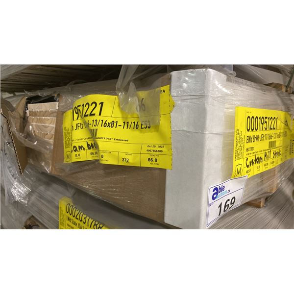 1 LIFT OF BASEBOARD/TRIM MOULDING WITH BRITE WHITE EMBOSSED WOOD FINISH- APPROX 82" LENGTHS,