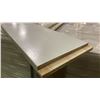 Image 3 : 1 LIFT OF BASEBOARD/TRIM MOULDING WITH BRITE WHITE EMBOSSED WOOD FINISH- APPROX 82" LENGTHS,