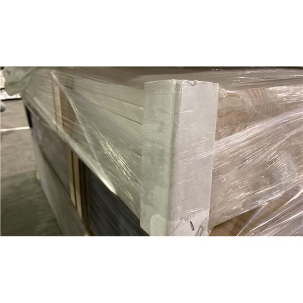 1 LIFT OF BASEBOARD/TRIM MOULDING WITH EMBOSSED WOOD BRITE WHITE FINISH- APPROX 82" LENGTHS,