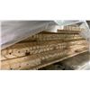 Image 5 : 1 LIFT OF BASEBOARD/TRIM MOULDING WITH EMBOSSED WOOD BRITE WHITE FINISH- APPROX 82" LENGTHS,