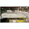 Image 3 : 1 LIFT OF BASEBOARD MOULDING/TRIM PRIMED WHITE FINISH APPROX 8' LENGTHS, 800 FT TOTAL