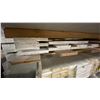 Image 5 : 1 LIFT OF BASEBOARD MOULDING/TRIM PRIMED WHITE FINISH APPROX 7' LENGTHS, 95 FT TOTAL