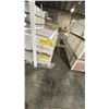 Image 6 : 1 LIFT OF BASEBOARD MOULDING/TRIM PRIMED WHITE FINISH APPROX 7' LENGTHS, 95 FT TOTAL