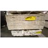 Image 2 : 1 LIFT OF BASEBOARD MOULDING/TRIM PRIMED WHITE FINISH APPROX 7' LENGTHS, 3,016 FT TOTAL
