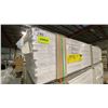 Image 2 : 1 LIFT OF BASEBOARD/TRIM MOULDING WITH PRIMED WHITE FINISH APPROX 97" LENGTHS, 3,016 FT TOTAL