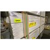 Image 2 : 1 LIFT OF BASEBOARD/TRIM MOULDING WITH PRIMED WHITE FINISH APPROX 97" LENGTHS, 3,016 FT TOTAL