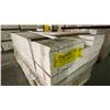 Image 2 : 1 LIFT OF TRIM MOULDING WITH PRIMED WHITE FINISH APPROX 7' LENGTHS, 7,980 FT TOTAL