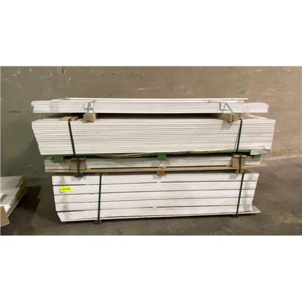 1 LARGE LIFT OF ASSORTED WHITE MOULDINGS/TRIM APPROX 7' LENGTHS