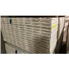 Image 2 : 1 LIFT OF WHITE BASEBOARD MOULDING APPROX 82" LENGTHS