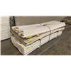 Image 2 : 2 LIFTS OF MDF BASEBOARD MOULDINGS WITH PRIMED WHITE FINISH APPROX 8' LENGTHS