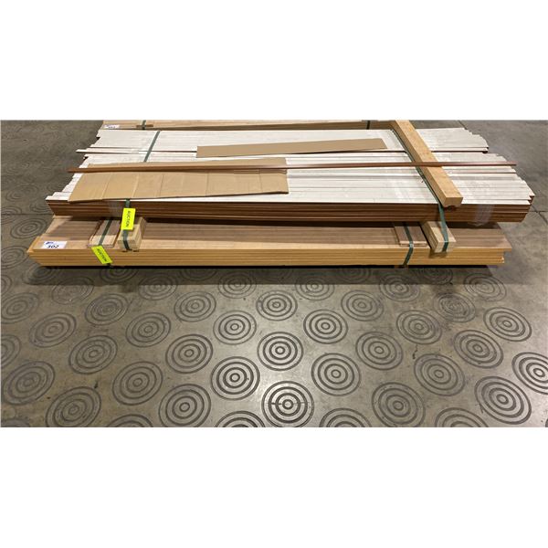 2 SMALL LIFTS OF TRIM/MOULDING APPROX 7' LENGTHS LIGHT & DARK WOOD GRAIN FINISH