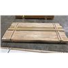 Image 1 : 1 SMALL LIFT OF FLAT JAMB WITH EMBOSSED WOOD ALPINE OAK FINISH APPROX 7' LENGTHS, 154 FT TOTAL