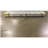 Image 1 : 1 LIFT OF BASEBOARD MOULDING WITH BRITE WHITE EMBOSSED WOOD FINISH APPROX 14' LENGTHS, 1,162 FT