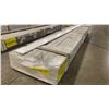 Image 2 : 1 LIFT OF BASEBOARD MOULDING WITH BRITE WHITE EMBOSSED WOOD FINISH APPROX 14' LENGTHS, 1,162 FT