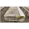 Image 2 : 1 LIFT OF BASEBOARD MOULDING WITH WHITE FINISH APPROX 16' LENGTHS, 1,648 FT