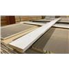 Image 3 : 1 LIFT OF MDF BASEBOARD/TRIM MOULDING WITH PRIMED WHITE FINISH APPROX 12' LENGTHS