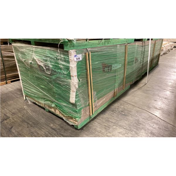 1 LIFT OF BASEBOARD/TRIM MOULDING WITH WHITE BASE COATED FINISH, APPROX 14' LENGTHS, 18,900 FT