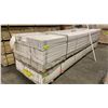 Image 1 : 2 LIFTS OF BASEBOARD/TRIM MOULDING WITH PRIMED WHITE FINISH APPROX 14' LENGTHS