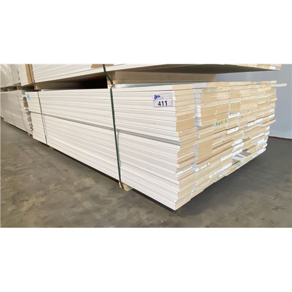 1 LIFT OF MDF FLAT JAMB MOULDING WITH WHITE FINISH APPROX 7' LENGTHS
