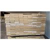 Image 2 : 1 LIFT OF MDF FLAT JAMB MOULDING WITH WHITE FINISH APPROX 7' LENGTHS