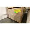 Image 1 : 1 LIFT OF BASEBOARD MOULDING WITH NATURAL FINISH APPROX 16' LENGTHS, 8,400 FT TOTAL