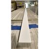 Image 2 : 1 SMALL LIFT OF BASEBOARD MOULDING WITH POLAR WHITE PAINTED FINISH APPROX 12' LENGTHS, 936 FT TOTAL