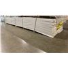 Image 1 : 1 LIFT OF BASEBOARD/TRIM MOULDING WITH PRIMED WHITE FINISH APPROX 16' LENGTHS