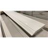 Image 3 : 1 LIFT OF BASEBOARD/TRIM MOULDING WITH WHITE FINISH APPROX 16' LENGTHS