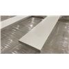 Image 4 : 1 PARTIAL LIFT OF BASEBOARD/TRIM MOULDING WITH PRIMED WHITE FINISH APPROX 16' LENGTHS