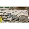 Image 1 : 1 LIFT OF BASEBOARD/TRIM MOULDING WITH WHITE FINISH APPROX 16' LENGTHS
