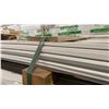 Image 2 : 1 LIFT OF BASEBOARD/TRIM MOULDING WITH WHITE FINISH APPROX 16' LENGTHS