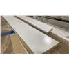 Image 3 : 1 SMALL LIFT OF BASEBOARD MOULDING WITH WHITE FINISH APPROX 8' LENGTHS