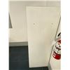 Image 3 : 2 WHITE METAL 4 DRAWER FILING CABINETS