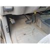 Image 22 : 1998 GMC 1500 Sierra truck, 4WD, V8 auto, 5.7 L, ext. cab, showing 330,140 km, VIN: 2GTEK19R7W155814