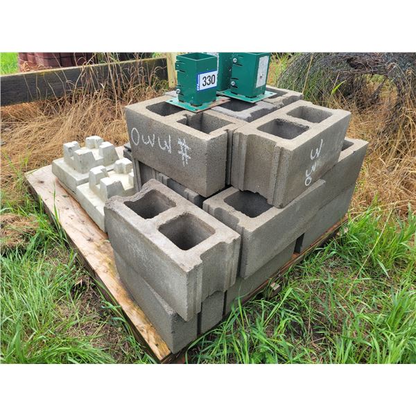 Qty of various cinder blocks & mounting brasses