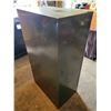 Image 2 : Metal 4-drawer filing cabinet