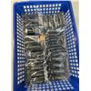 Image 4 : 70 D BATTERIES AND TRAY OF 9V BATTERIES