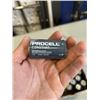 Image 6 : 70 D BATTERIES AND TRAY OF 9V BATTERIES