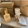 Image 1 : BOX OF NEW MOTHER APPRECIATION ITEMS
