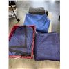 Image 2 : TOTE OF MOVING BLANKETS