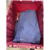 Image 3 : TOTE OF MOVING BLANKETS