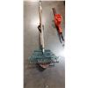 Image 2 : 2 RAKES, 1 SHOVEL AND 1 EDGER
