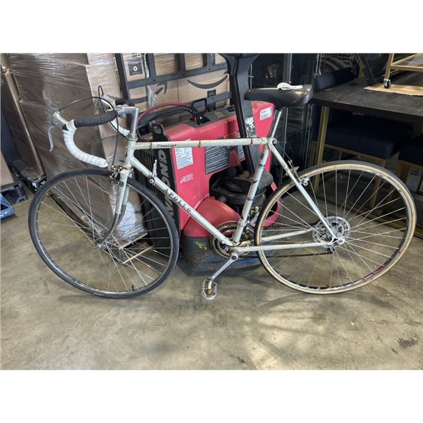 VINTAGE APOLLO ROAD BIKE