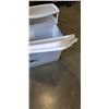 Image 2 : 4 LARGE PLASTIC TOTES WITH 3 LIDS