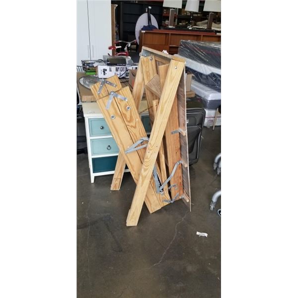 FOLDING ATTIC LADDER