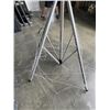 Image 2 : SINGLE POST OUTDOOR LAUNDRY RACK/CLOSE LINE